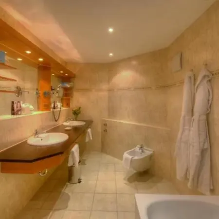 Hotel Königshof 4*
