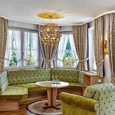 Koenigshof Hotel Resort ホテル